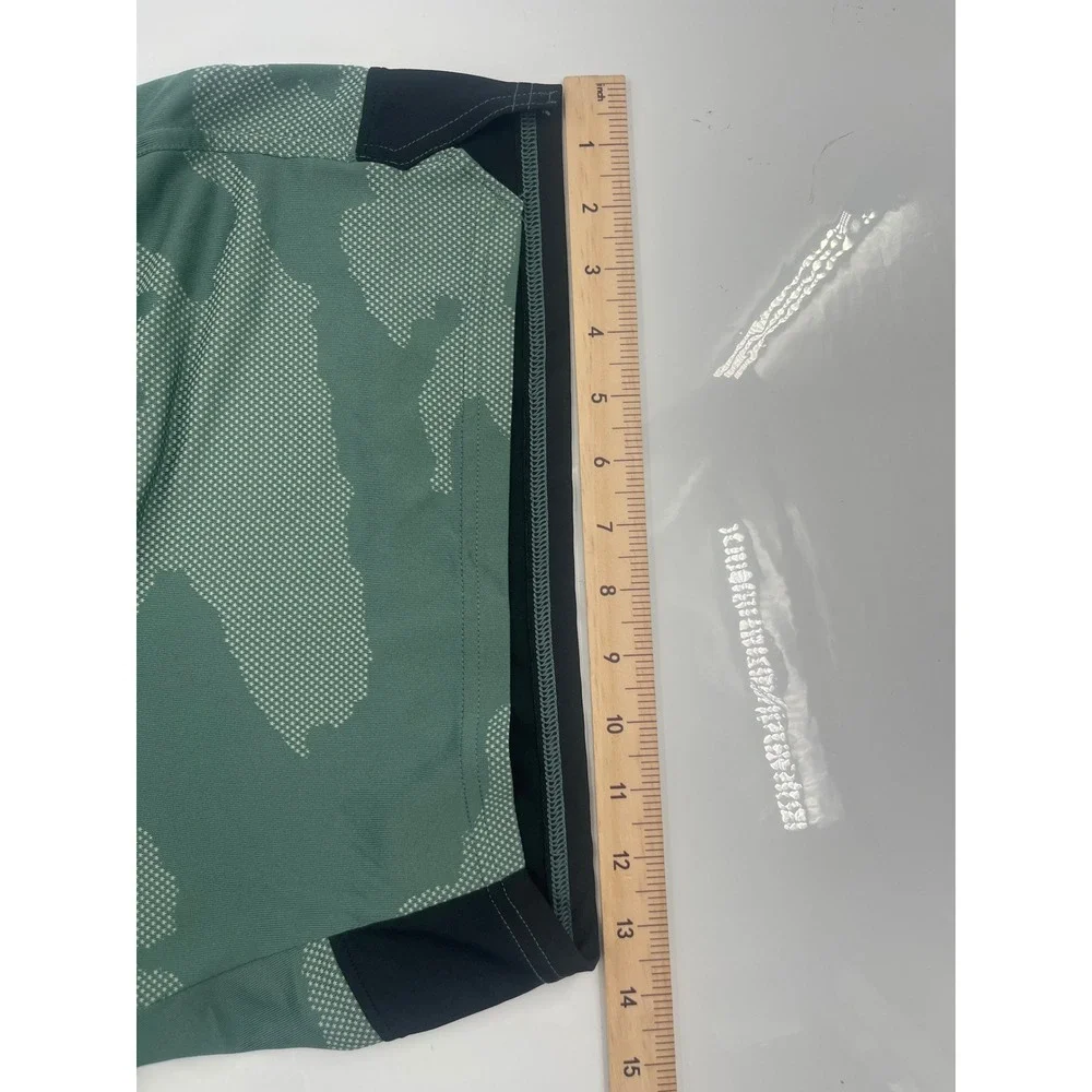 Under Armour Mens XXL Green Camo Loose Fit Athletic Training Shorts 1963